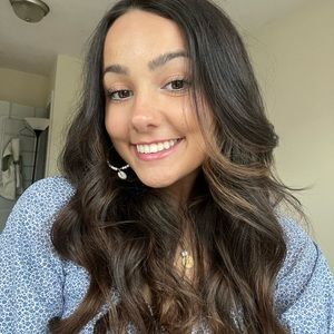 Meet your Posher, Chloe